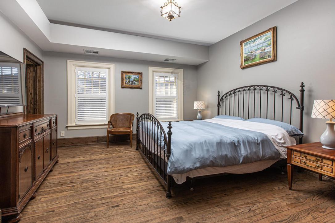 Frederick Stearns House Bed & Breakfast