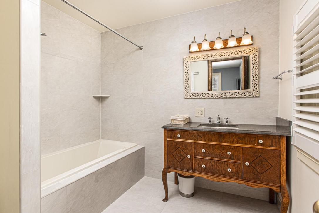 Frederick Stearns House Bed & Breakfast