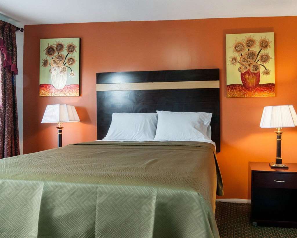 Hotel Rodeway & Inkster 2*