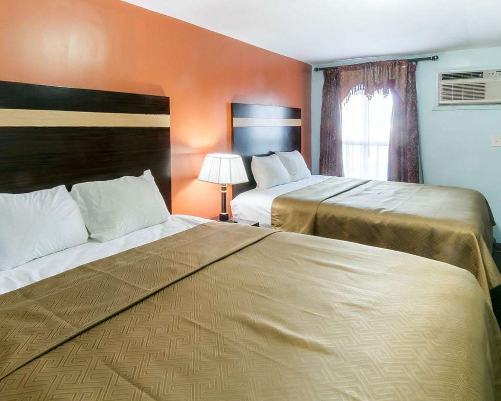 Rodeway & Inkster Hotel 2*