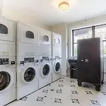 Perfect 1Br In Prime Location & View Of Stadiums