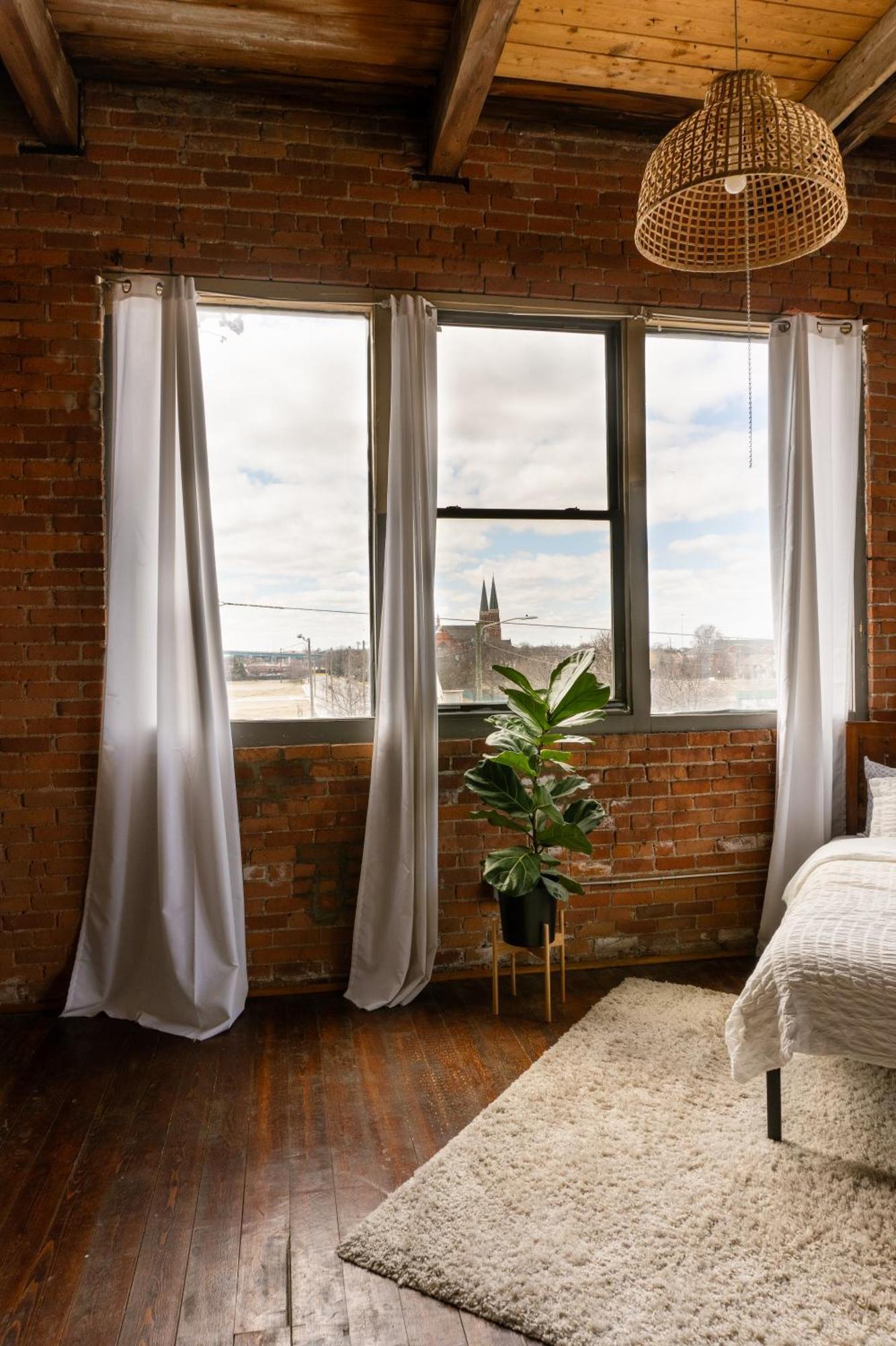 Apartment 420 Friendly Canada Bridge View Loft Downtown Free Parking *