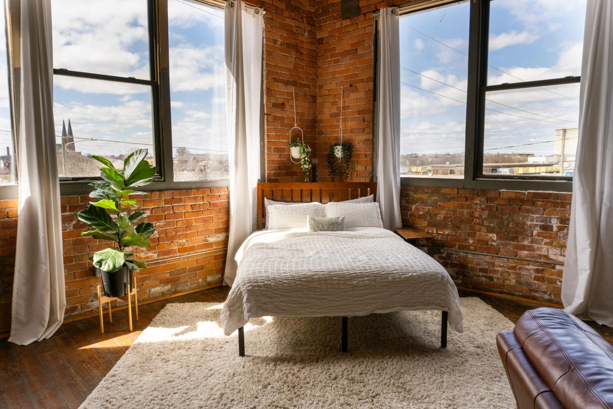 420 Friendly Canada Bridge View Loft Downtown Free Parking *